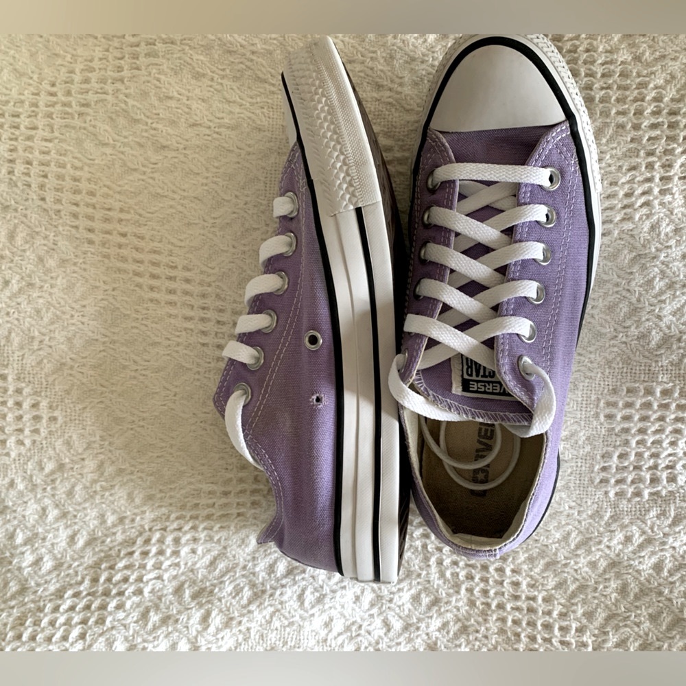 Converse - Picture 2 of 8